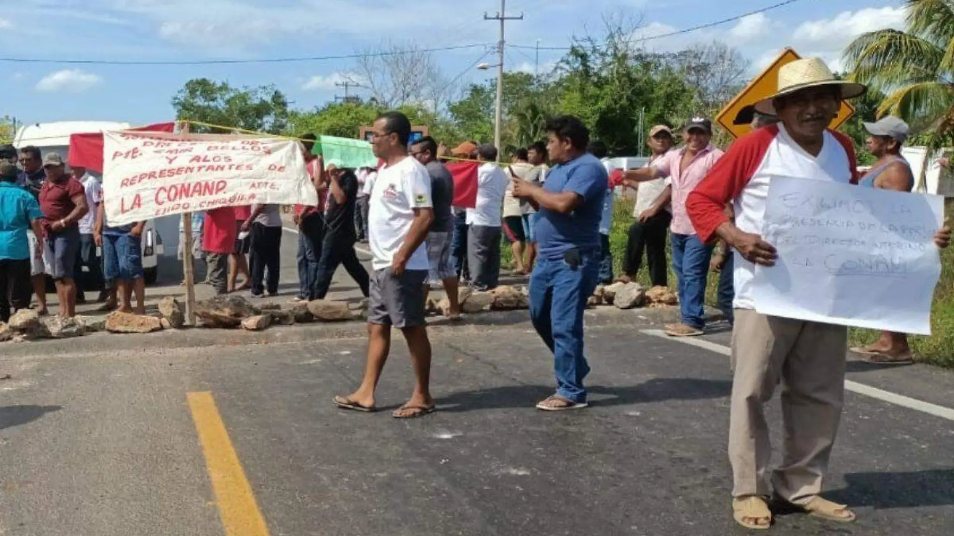 Ejidatarios en Q. Roo cierran carretera hacia Holbox por mal manejo de reserva natural